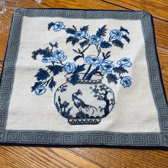 HKH Handmade 100% wool needlepoint pillow cover.Blue vase. Zipper close.